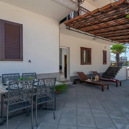 Karmen Trogir